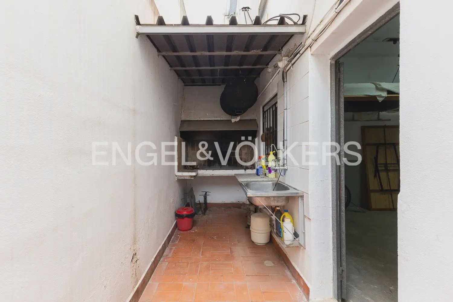 5 bedroom Townhouse for sale in Carlet with garage - € 225,000 (Ref: 9898053)
