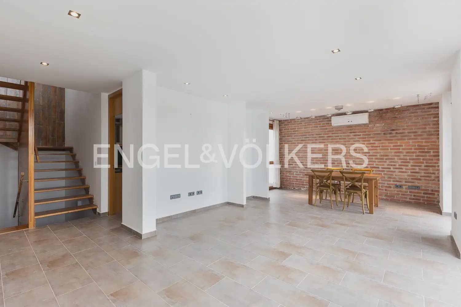 4 soveværelse Villa til salg i Chiva med garage - € 475.000 (Ref: 9898054)