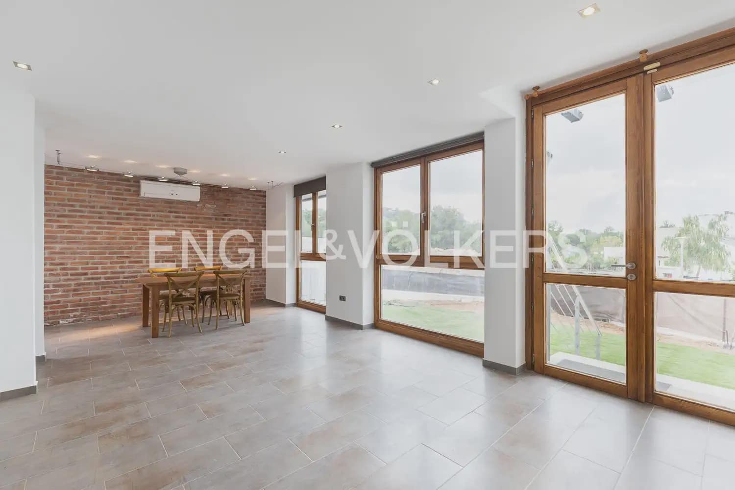 4 soveværelse Villa til salg i Chiva med garage - € 475.000 (Ref: 9898054)