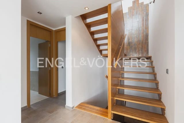 4 soveværelse Villa til salg i Chiva med garage - € 475.000 (Ref: 9898054)