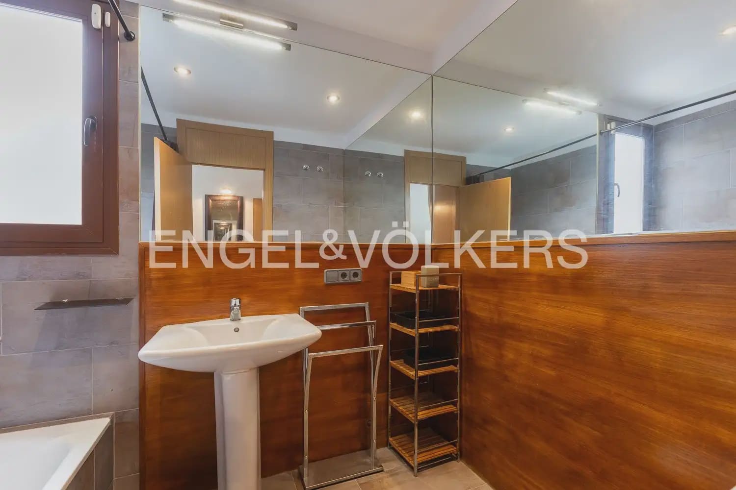 4 soveværelse Villa til salg i Chiva med garage - € 475.000 (Ref: 9898054)