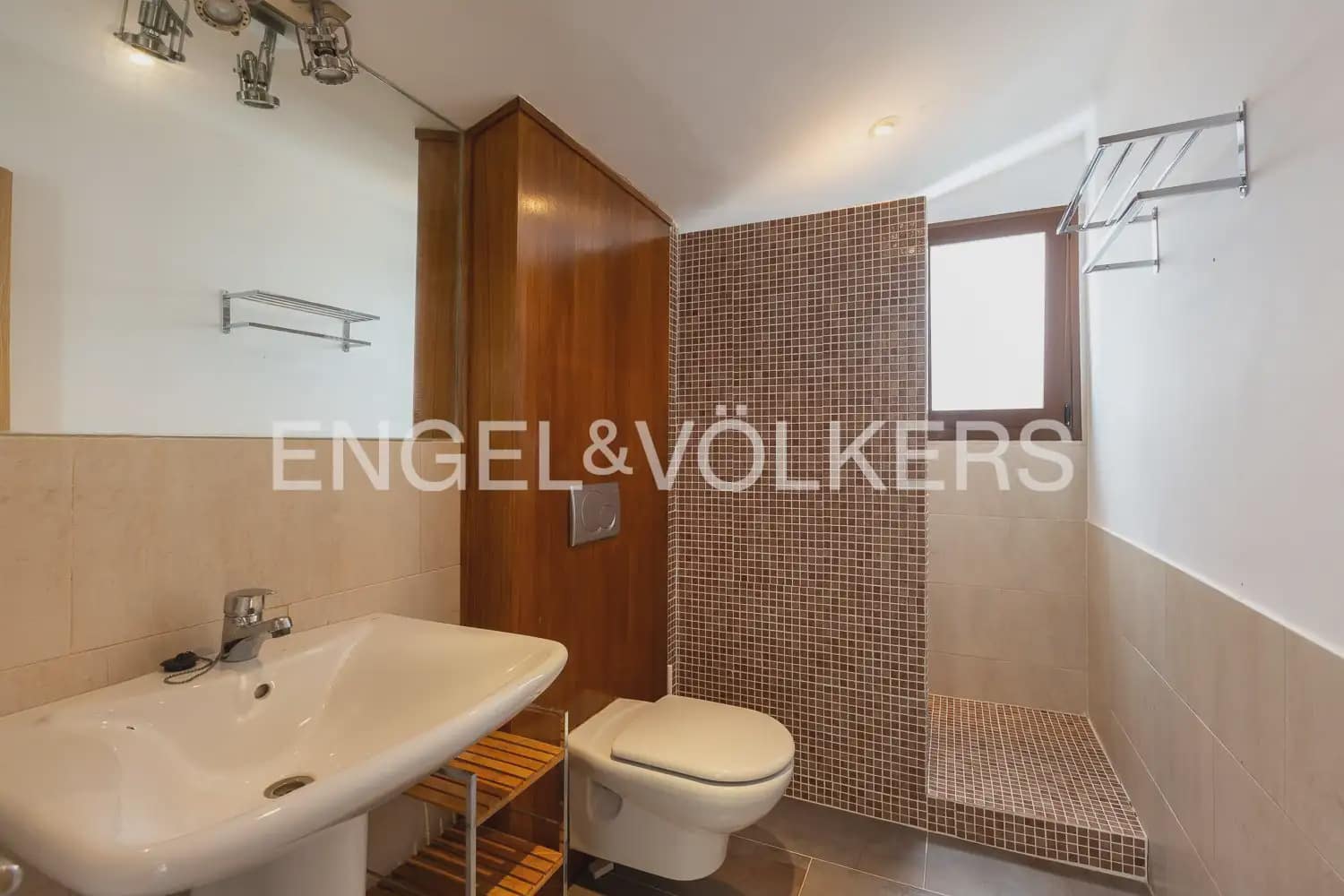 4 soveværelse Villa til salg i Chiva med garage - € 475.000 (Ref: 9898054)