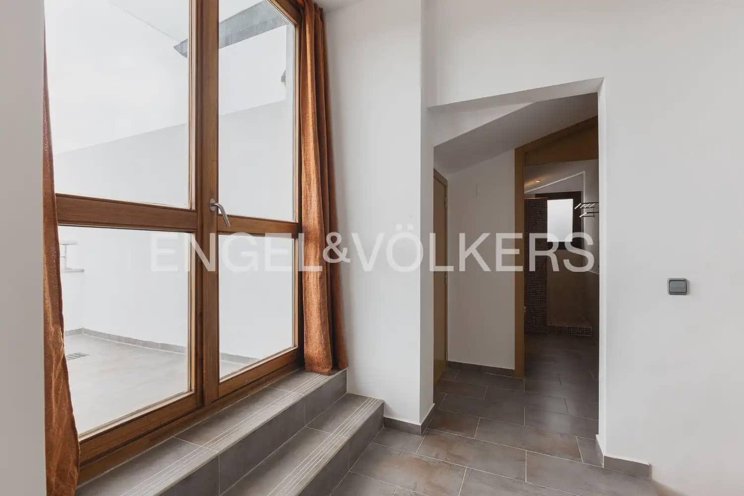 4 soveværelse Villa til salg i Chiva med garage - € 475.000 (Ref: 9898054)
