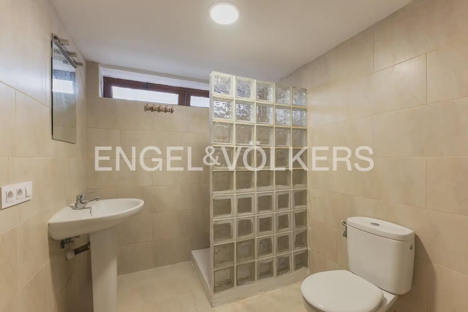 4 soveværelse Villa til salg i Chiva med garage - € 475.000 (Ref: 9898054)
