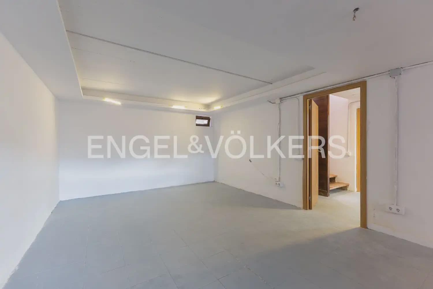 4 soveværelse Villa til salg i Chiva med garage - € 475.000 (Ref: 9898054)