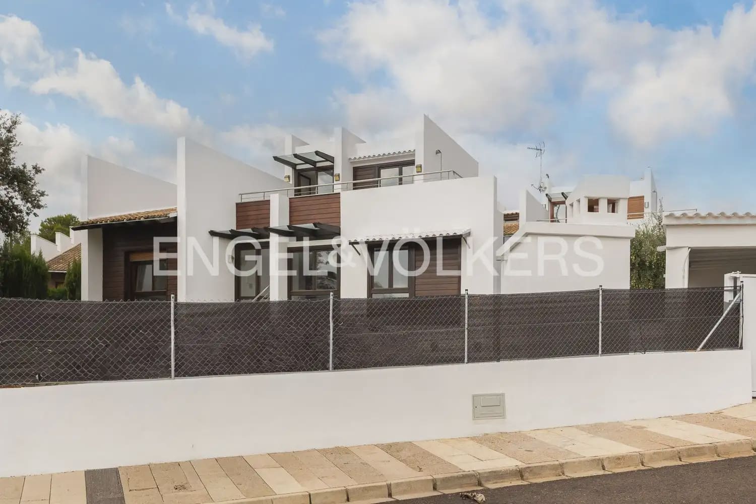 4 soveværelse Villa til salg i Chiva med garage - € 475.000 (Ref: 9898054)