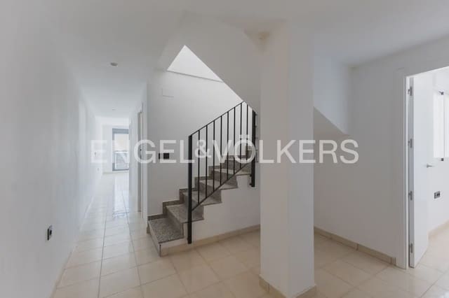 3 bedroom Penthouse for sale in La Vall d'Uixó with garage - € 212,000 (Ref: 9898057)