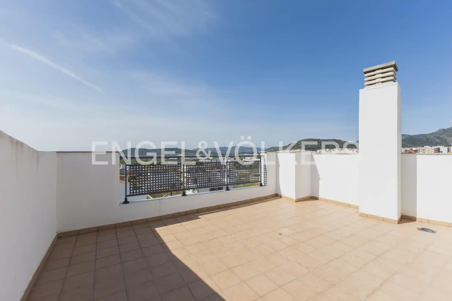 3 bedroom Penthouse for sale in La Vall d'Uixo with garage - € 212,000 (Ref: 9898057)