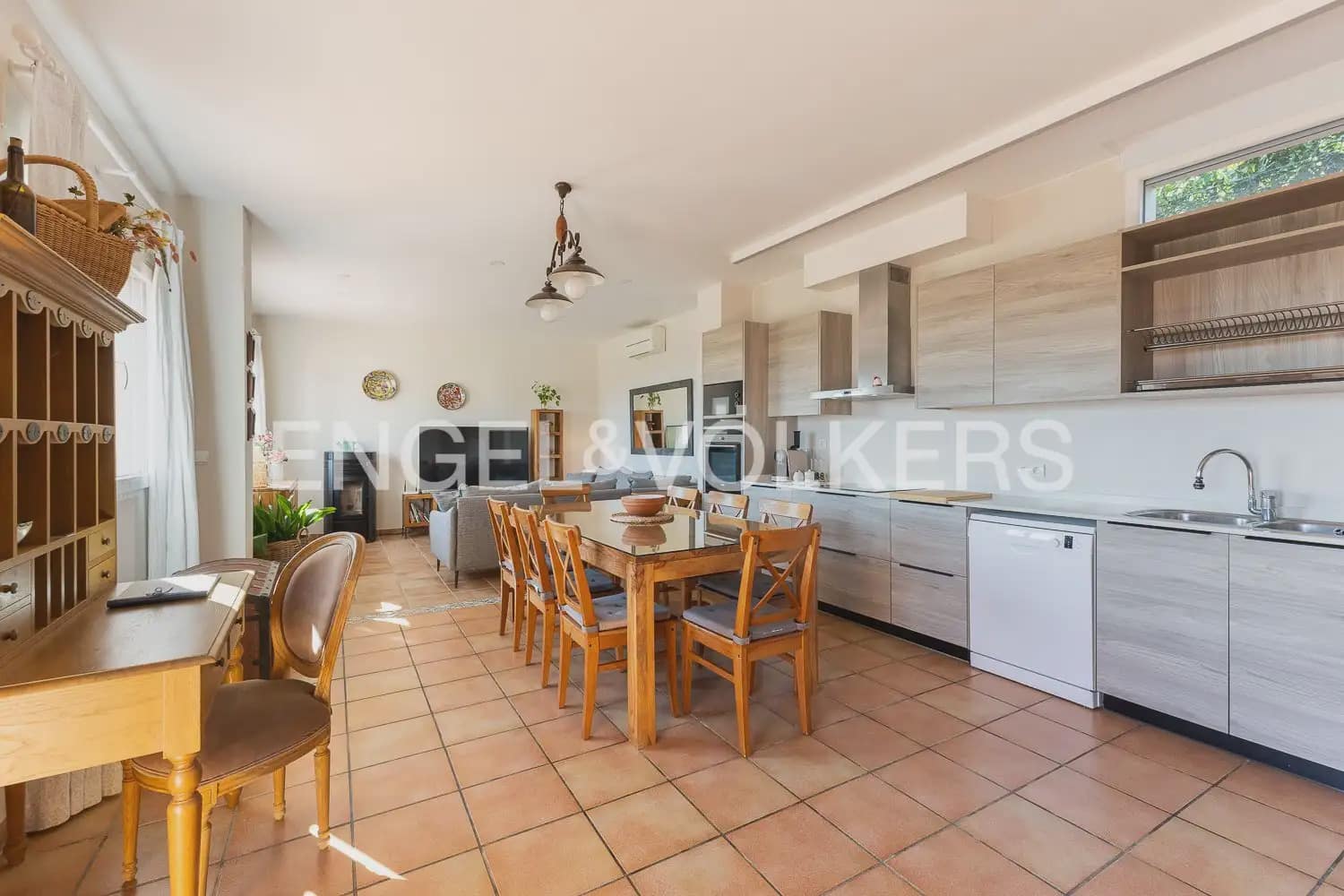 3 bedroom Villa for rent in Corbera with pool garage - € 2,000 (Ref: 9898062)