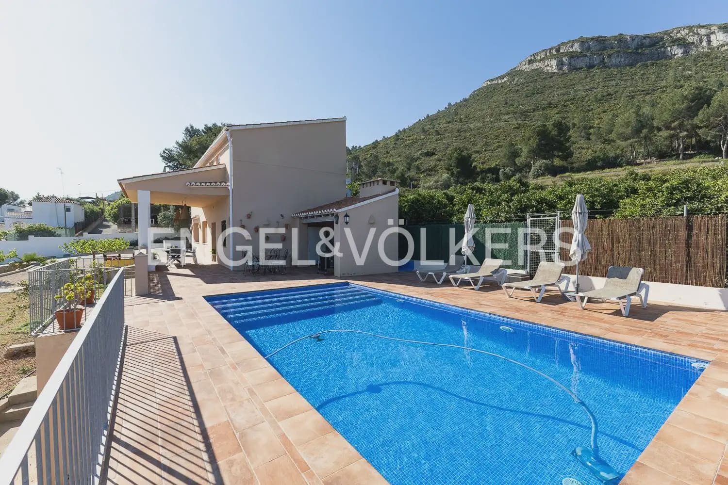 3 bedroom Villa for rent in Corbera with pool garage - € 2,000 (Ref: 9898062)