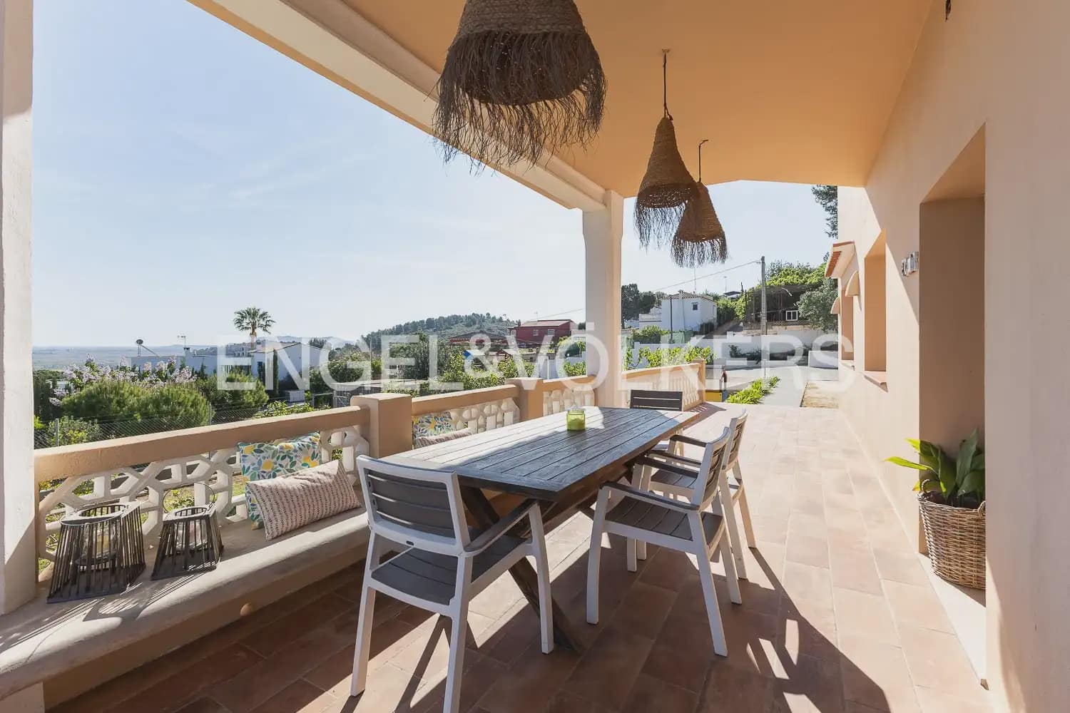 3 bedroom Villa for rent in Corbera with pool garage - € 2,000 (Ref: 9898062)