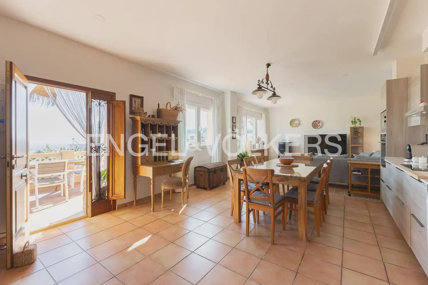 3 bedroom Villa for rent in Corbera with pool garage - € 2,000 (Ref: 9898062)
