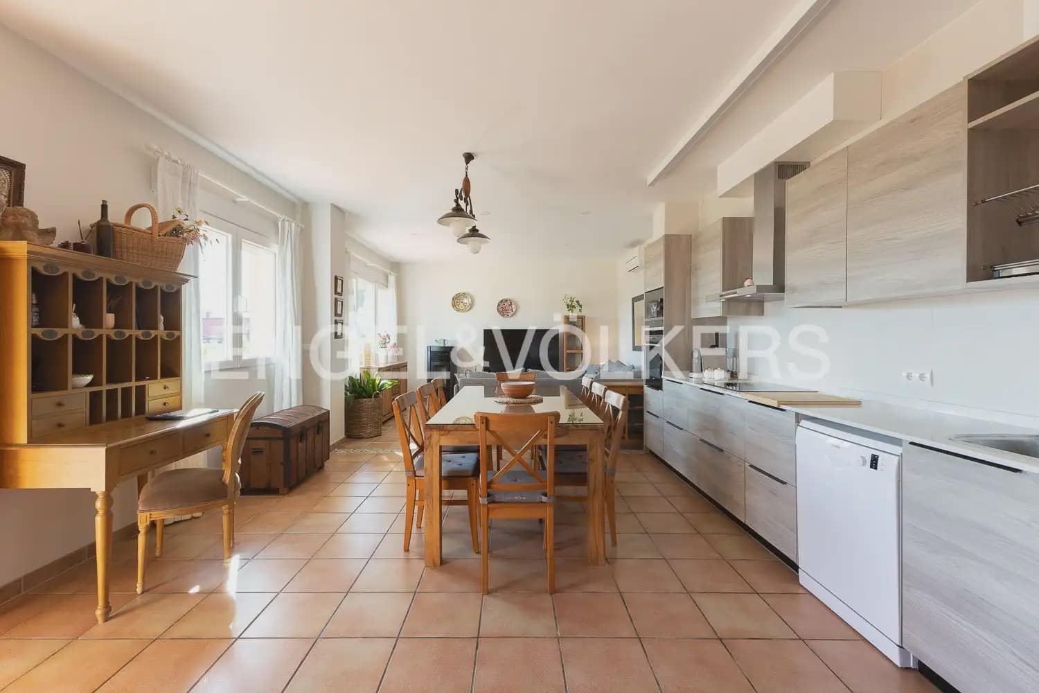 3 bedroom Villa for rent in Corbera with pool garage - € 2,000 (Ref: 9898062)