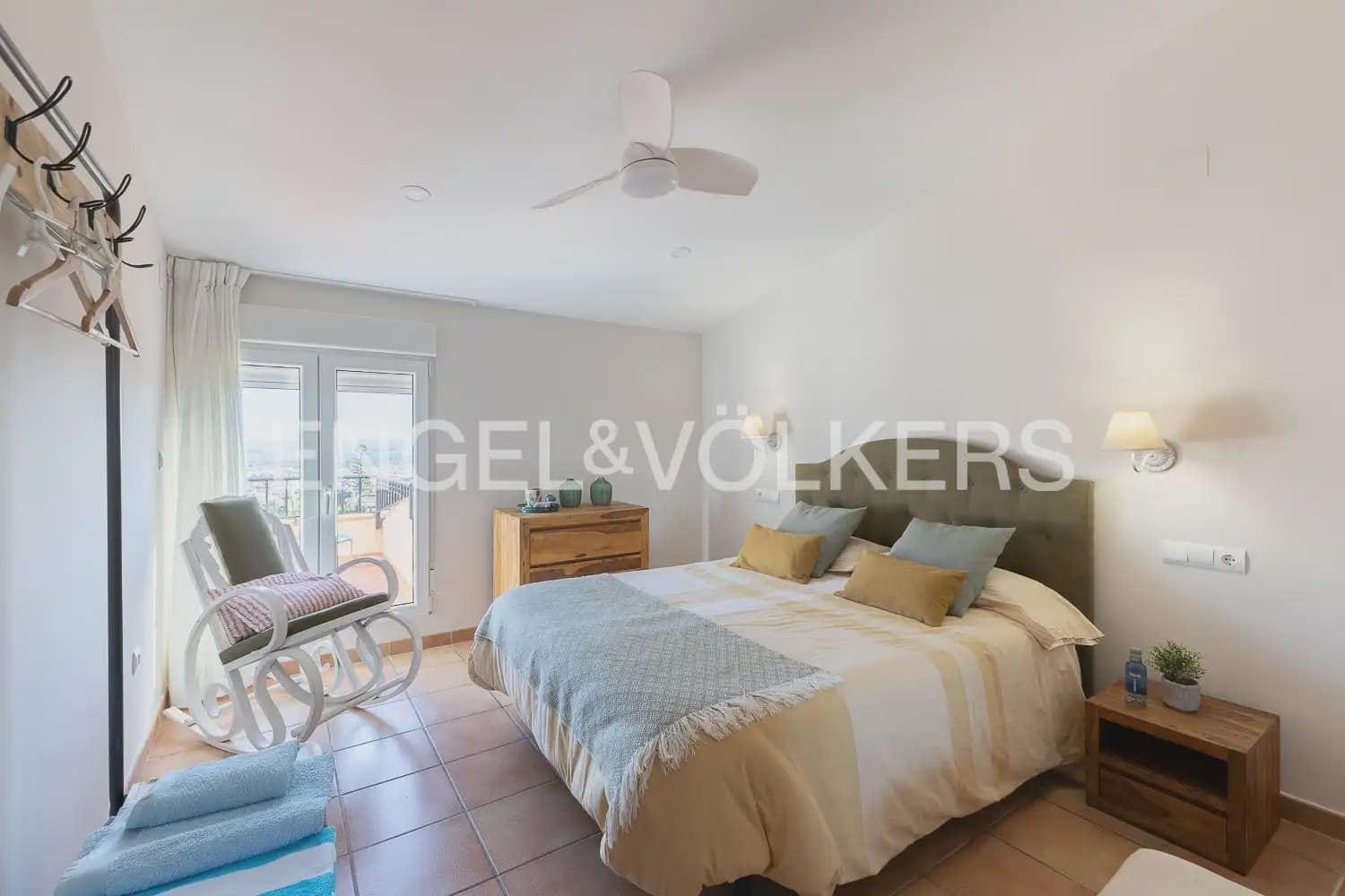 3 bedroom Villa for rent in Corbera with pool garage - € 2,000 (Ref: 9898062)