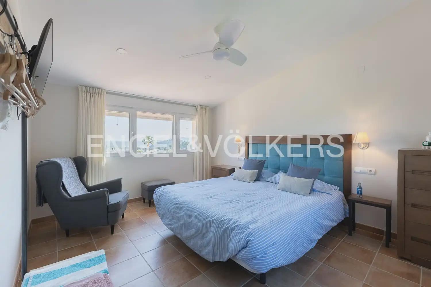3 bedroom Villa for rent in Corbera with pool garage - € 2,000 (Ref: 9898062)