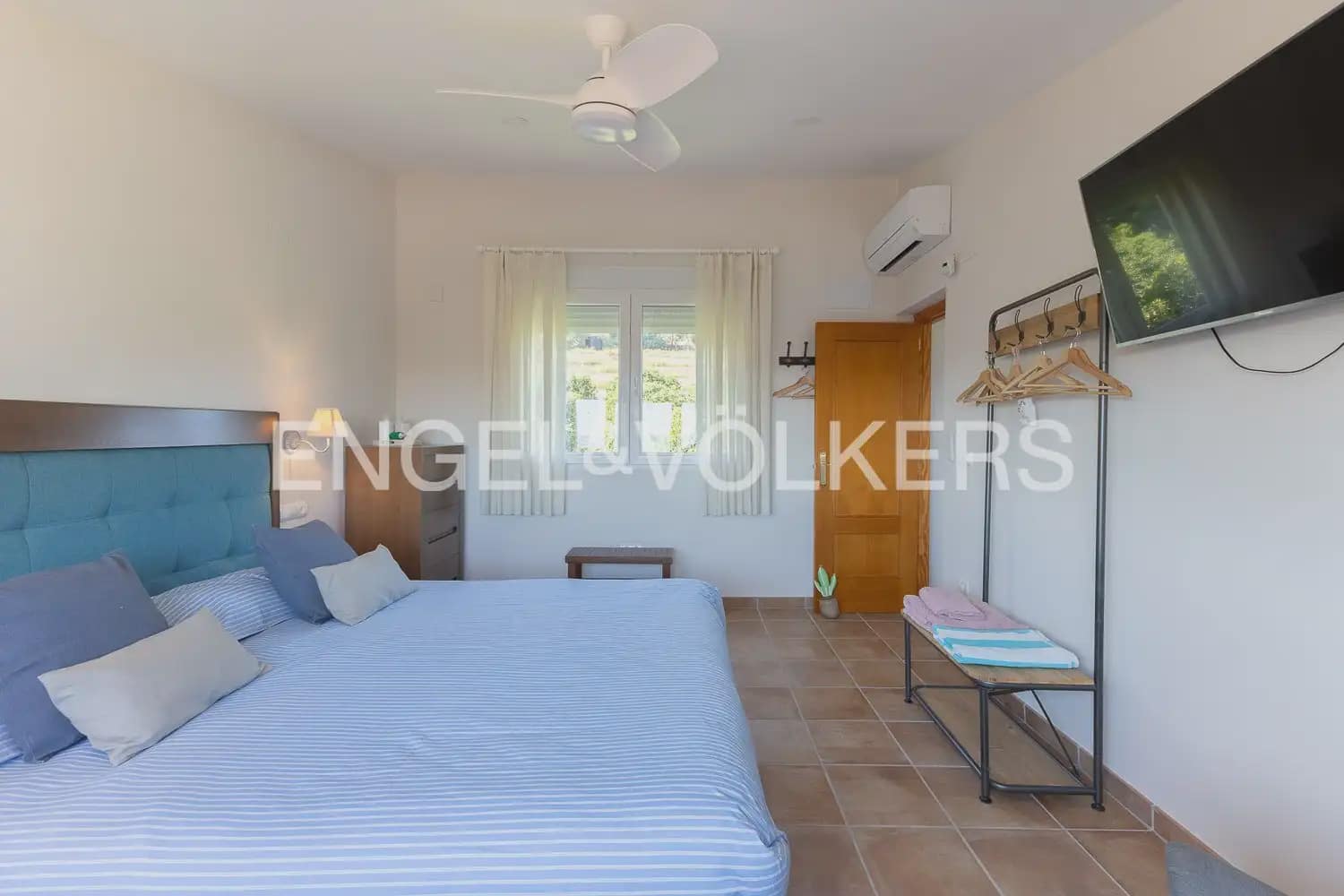 3 bedroom Villa for rent in Corbera with pool garage - € 2,000 (Ref: 9898062)