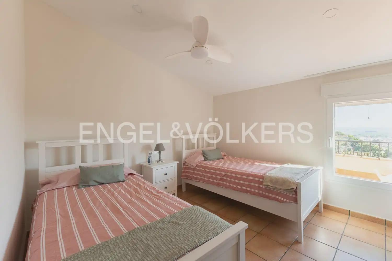 3 bedroom Villa for rent in Corbera with pool garage - € 2,000 (Ref: 9898062)