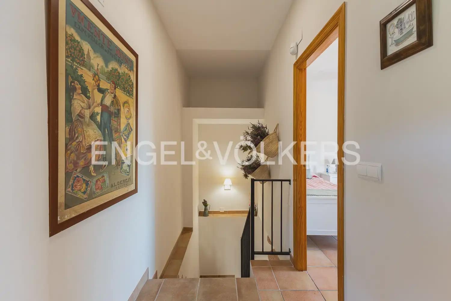 3 bedroom Villa for rent in Corbera with pool garage - € 2,000 (Ref: 9898062)