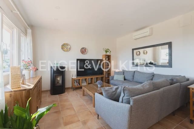 3 bedroom Villa for rent in Corbera with pool garage - € 2,000 (Ref: 9898062)