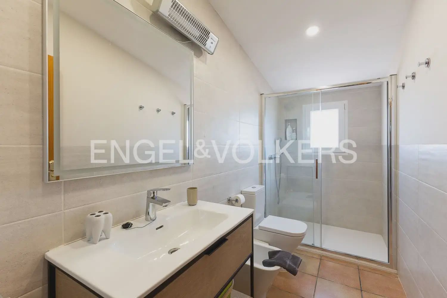 3 bedroom Villa for rent in Corbera with pool garage - € 2,000 (Ref: 9898062)
