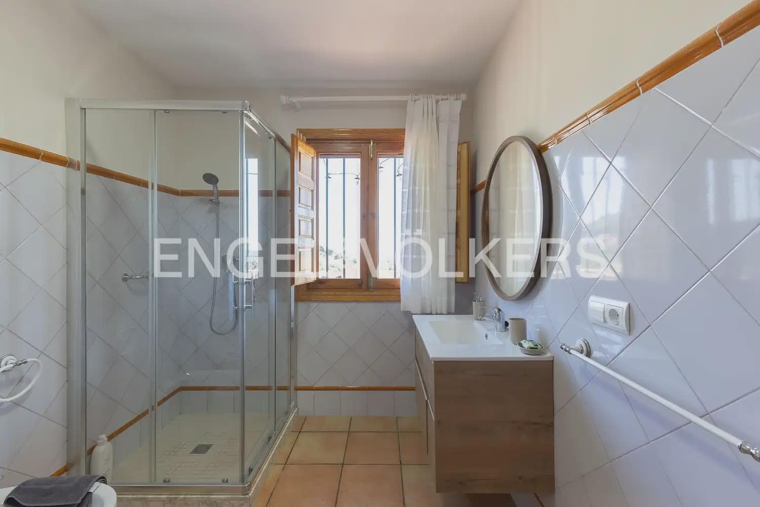 3 bedroom Villa for rent in Corbera with pool garage - € 2,000 (Ref: 9898062)