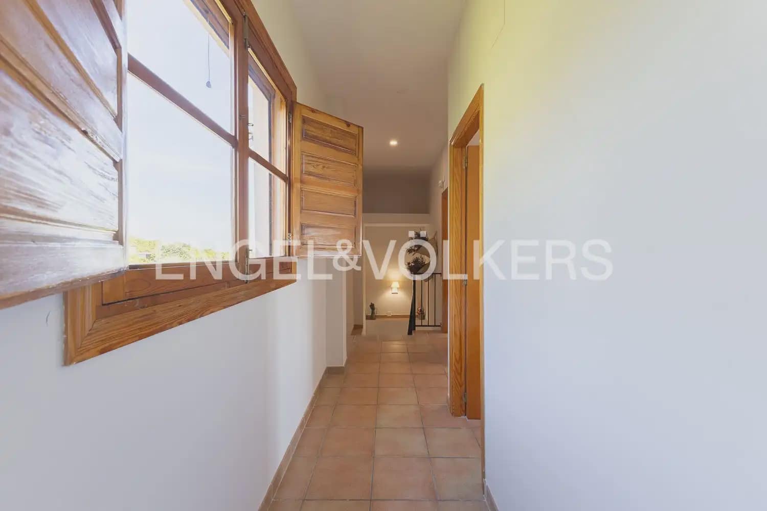 3 bedroom Villa for rent in Corbera with pool garage - € 2,000 (Ref: 9898062)