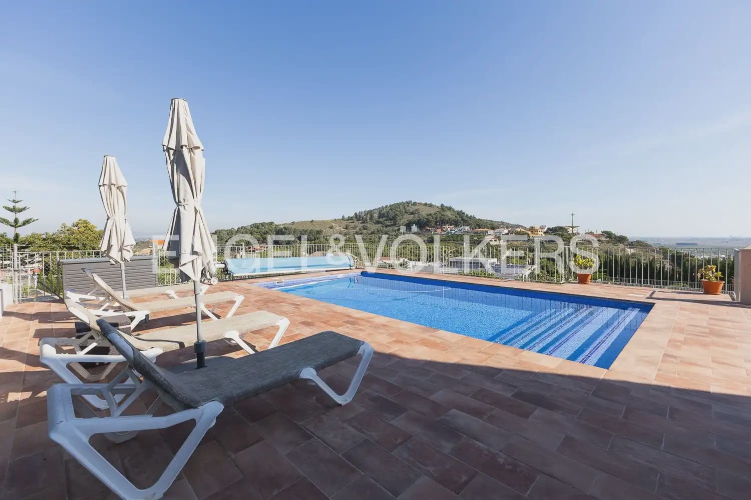 3 bedroom Villa for rent in Corbera with pool garage - € 2,000 (Ref: 9898062)