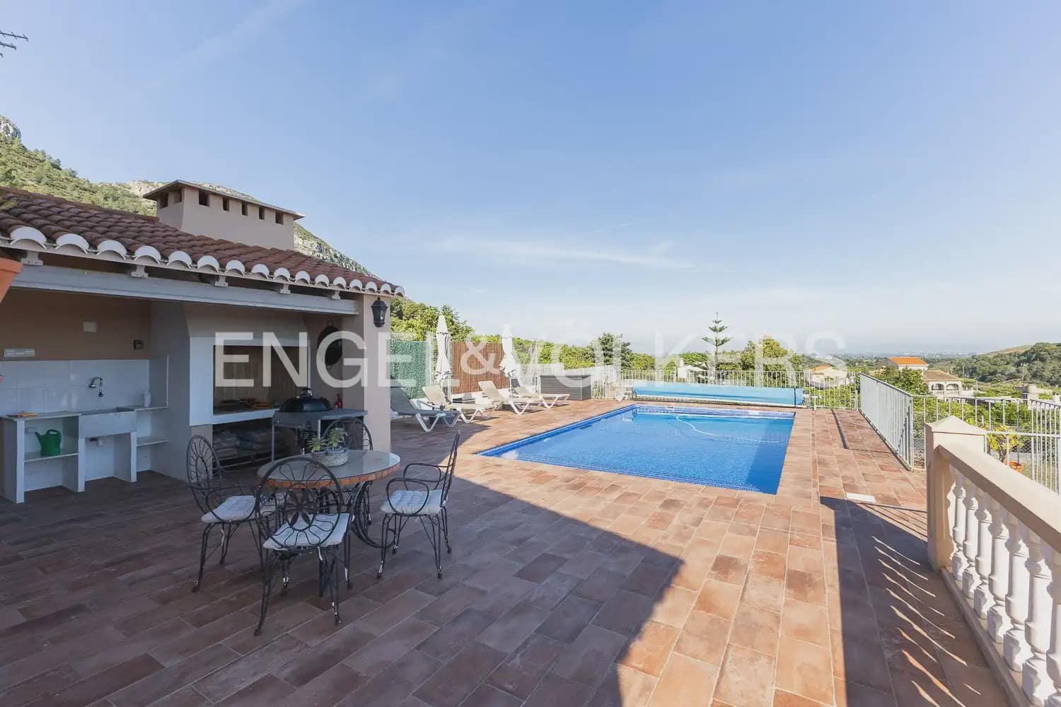 3 bedroom Villa for rent in Corbera with pool garage - € 2,000 (Ref: 9898062)