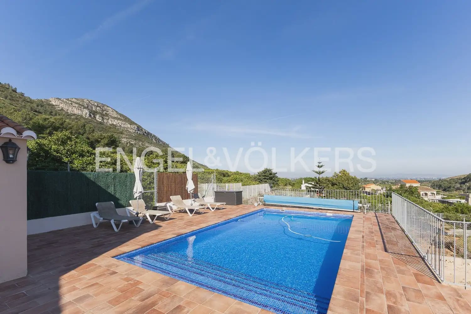 3 bedroom Villa for rent in Corbera with pool garage - € 2,000 (Ref: 9898062)
