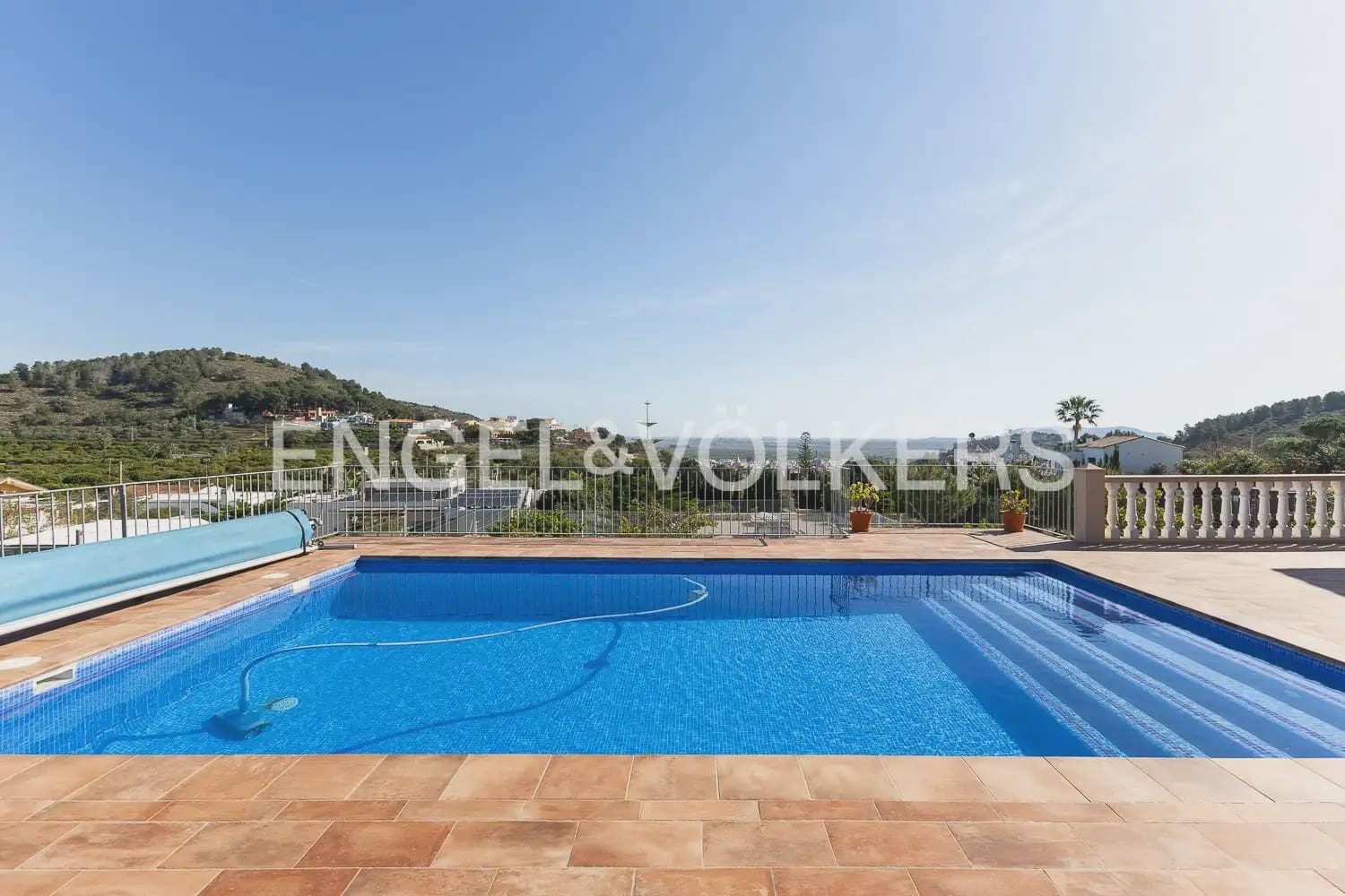 3 bedroom Villa for rent in Corbera with pool garage - € 2,000 (Ref: 9898062)