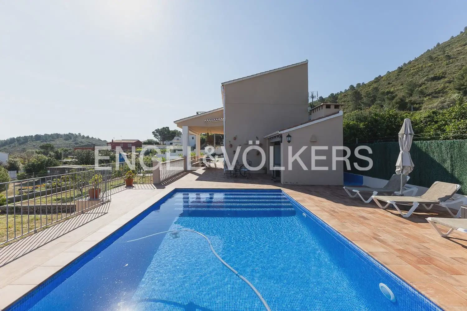 3 bedroom Villa for rent in Corbera with pool garage - € 2,000 (Ref: 9898062)