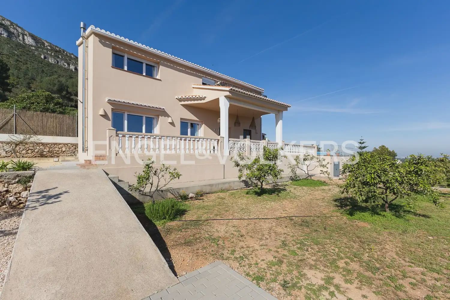 3 bedroom Villa for rent in Corbera with pool garage - € 2,000 (Ref: 9898062)