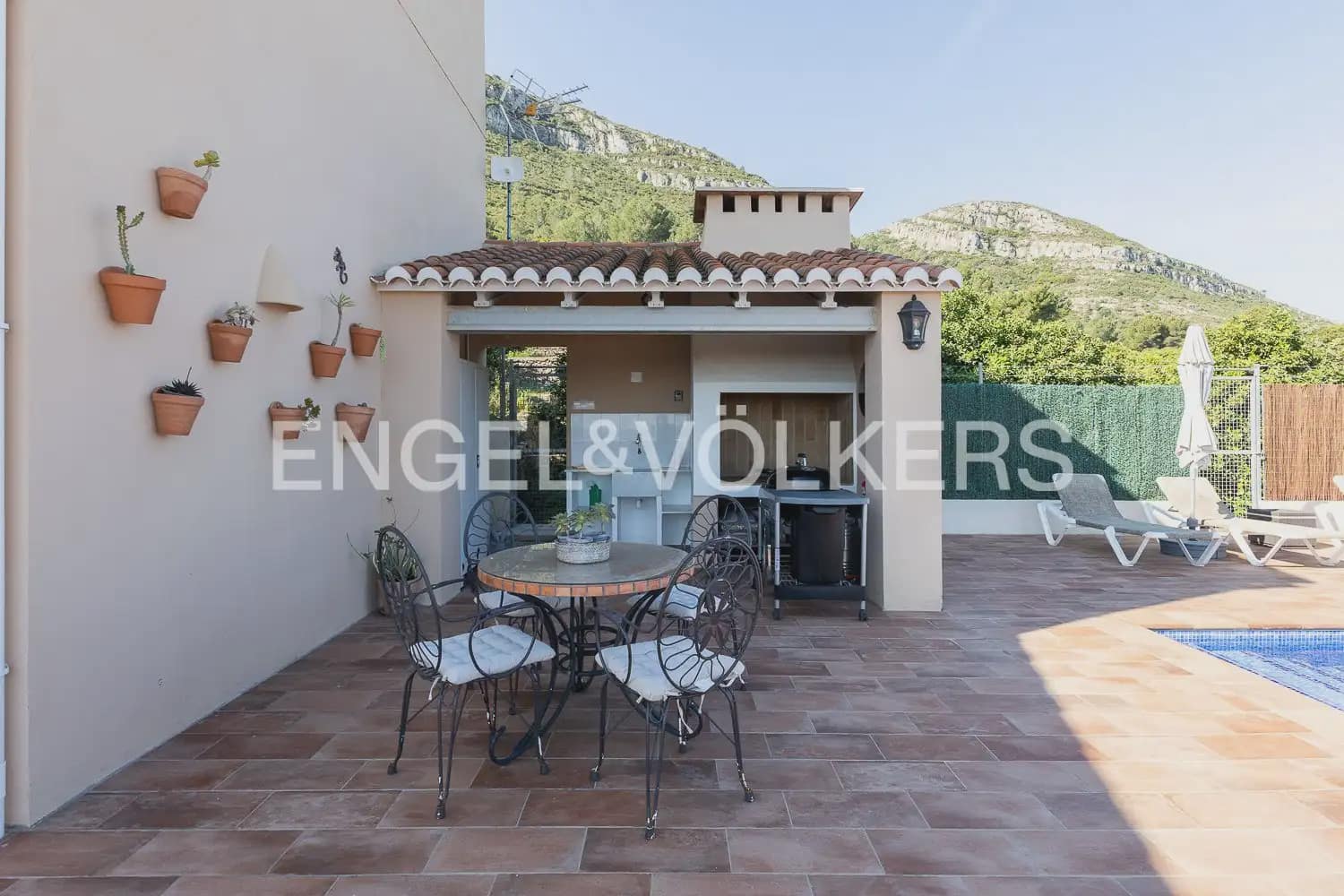 3 bedroom Villa for rent in Corbera with pool garage - € 2,000 (Ref: 9898062)