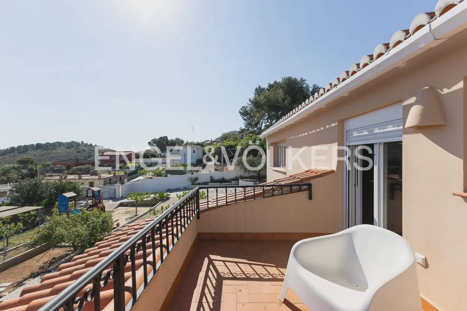 3 bedroom Villa for rent in Corbera with pool garage - € 2,000 (Ref: 9898062)