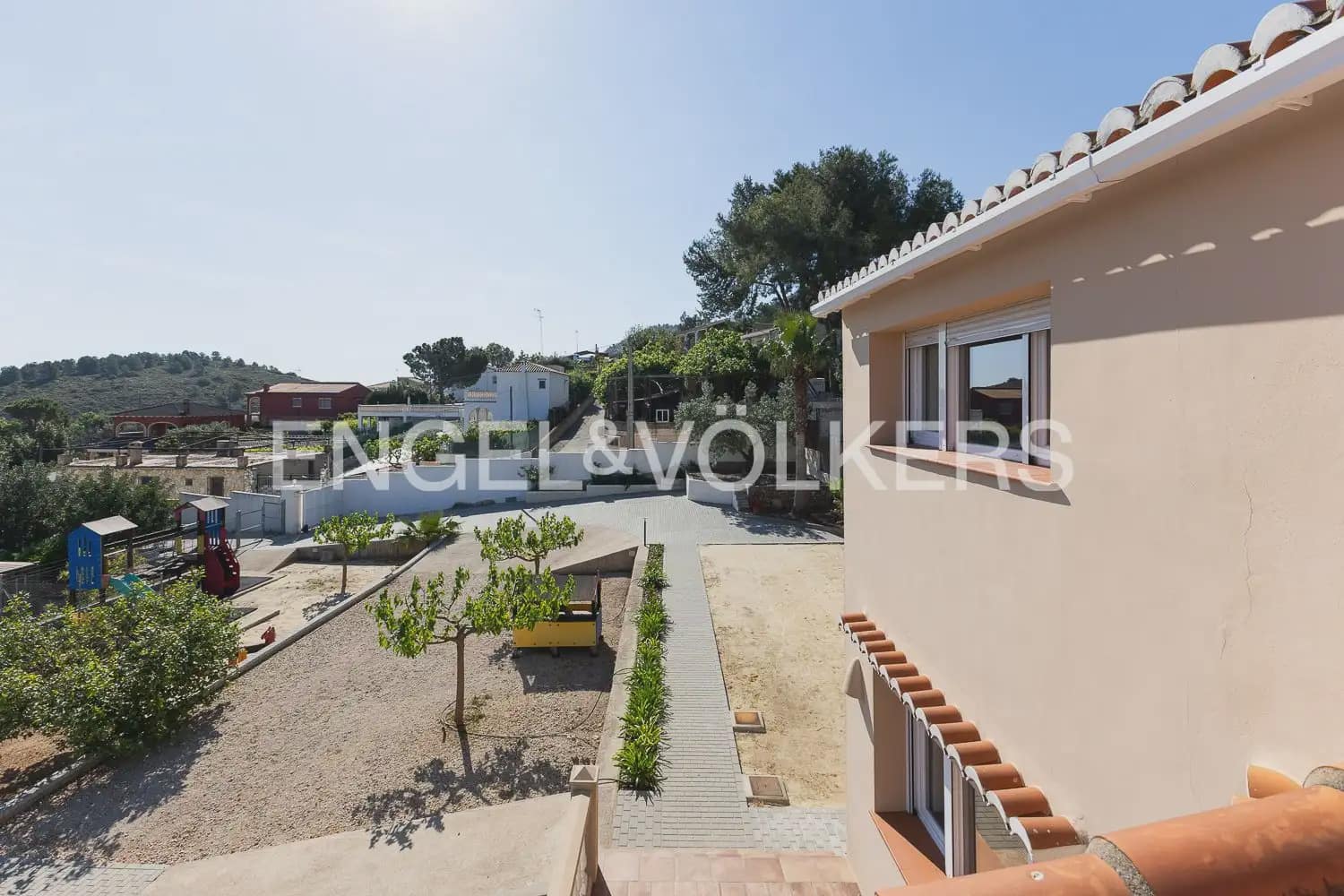 3 bedroom Villa for rent in Corbera with pool garage - € 2,000 (Ref: 9898062)