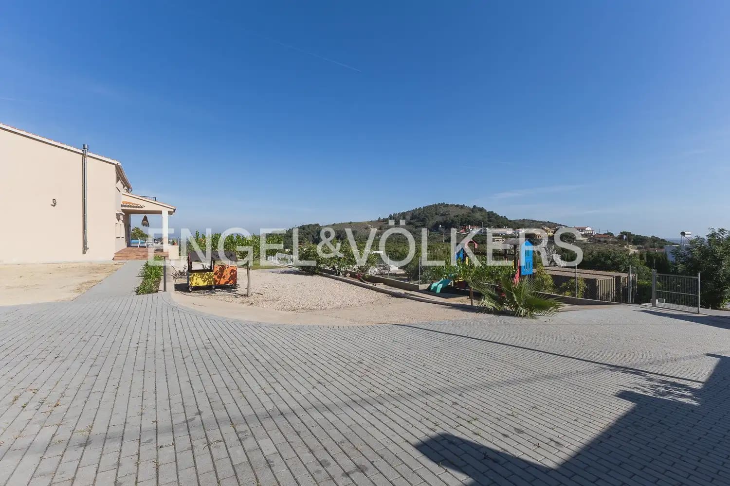 3 bedroom Villa for rent in Corbera with pool garage - € 2,000 (Ref: 9898062)