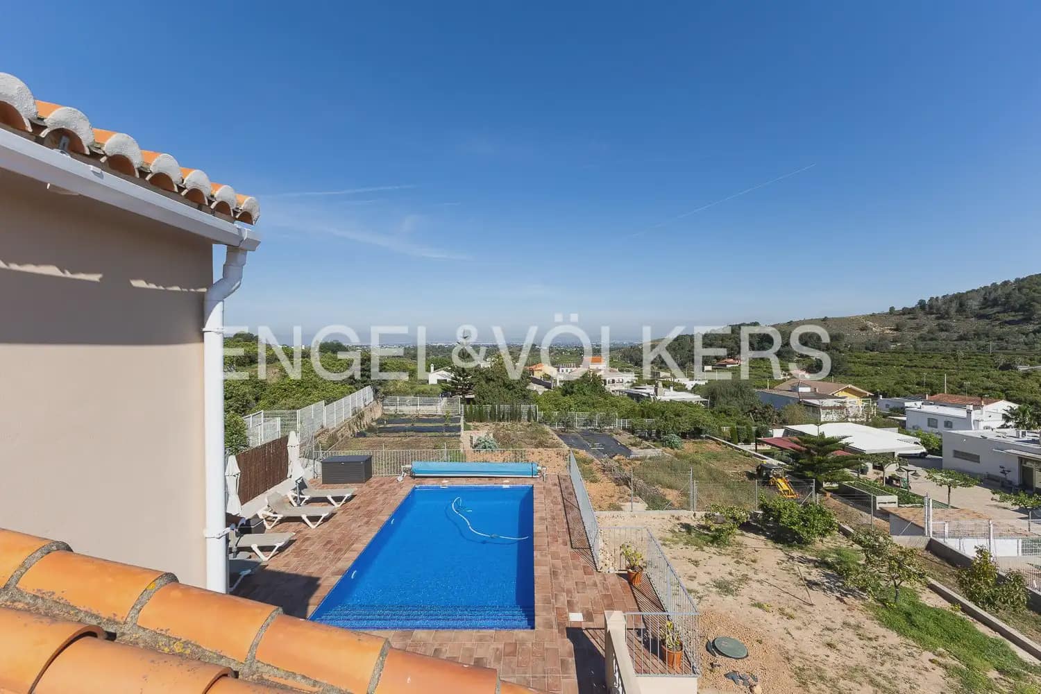 3 bedroom Villa for rent in Corbera with pool garage - € 2,000 (Ref: 9898062)