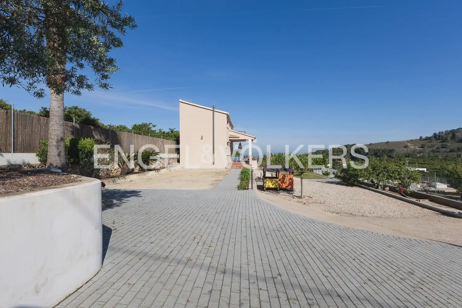 3 bedroom Villa for rent in Corbera with pool garage - € 2,000 (Ref: 9898062)