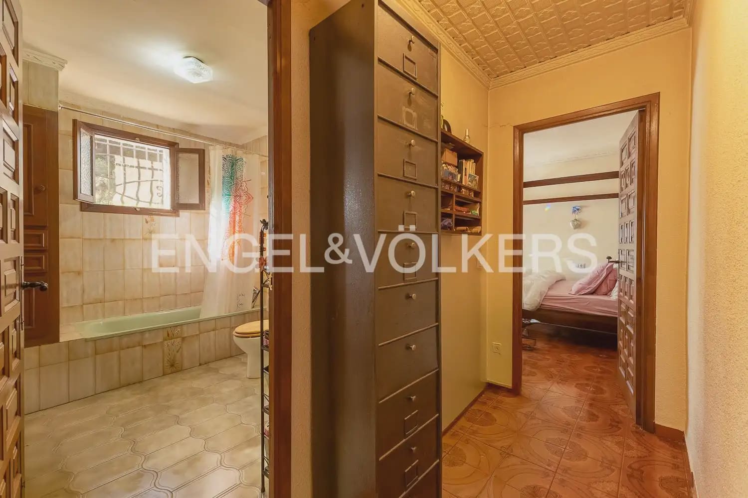 5 bedroom Villa for sale in La Font d'En Carros with pool garage - € 560,000 (Ref: 9898065)