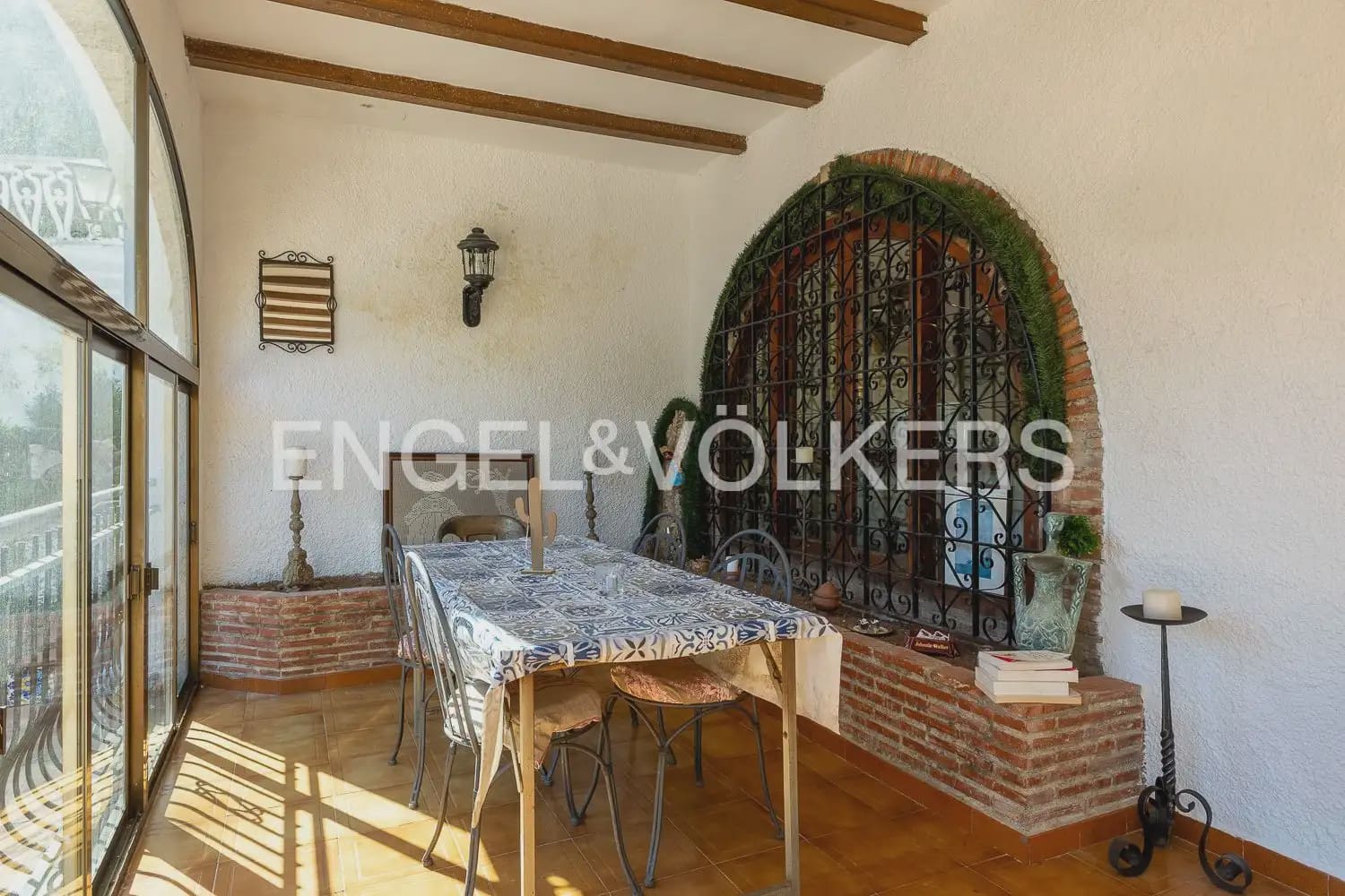 5 bedroom Villa for sale in La Font d'En Carros with pool garage - € 560,000 (Ref: 9898065)