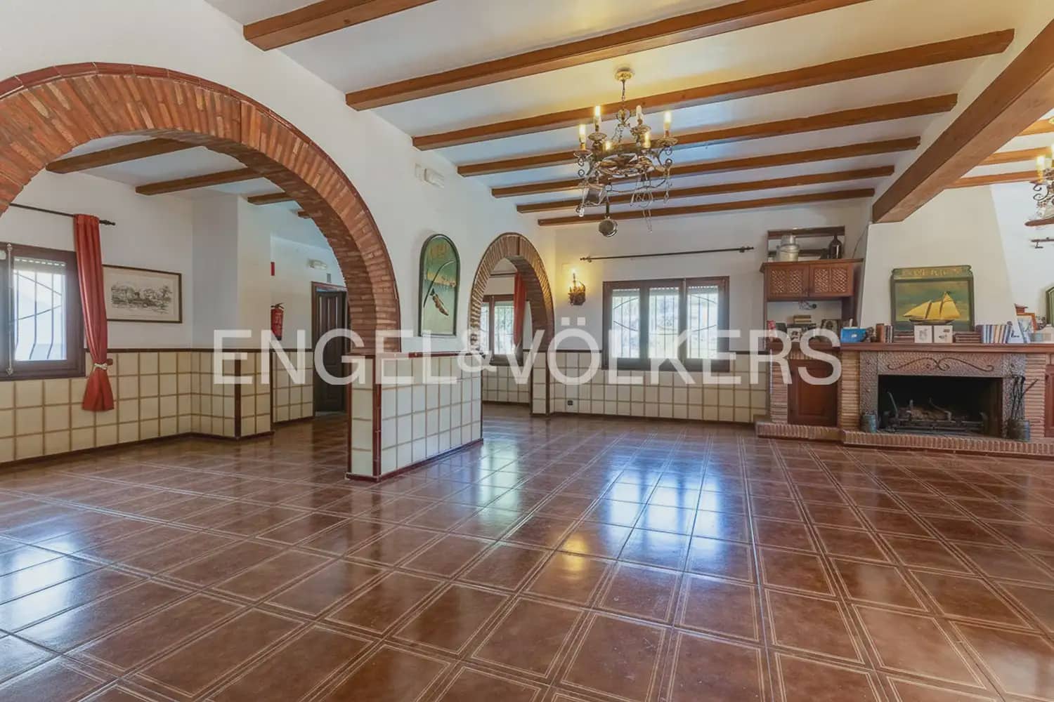 5 bedroom Villa for sale in La Font d'En Carros with pool garage - € 560,000 (Ref: 9898065)