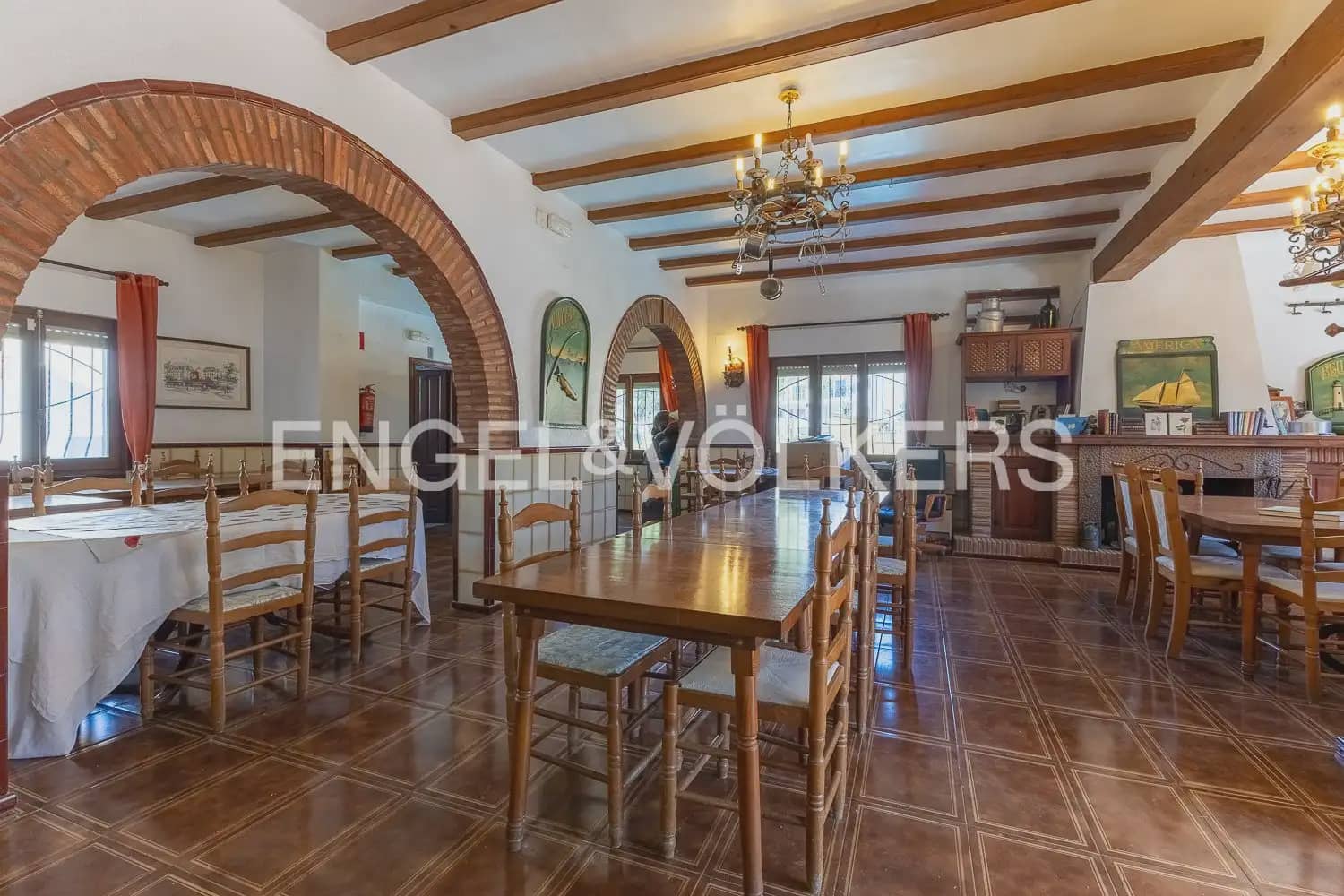 5 bedroom Villa for sale in La Font d'En Carros with pool garage - € 560,000 (Ref: 9898065)