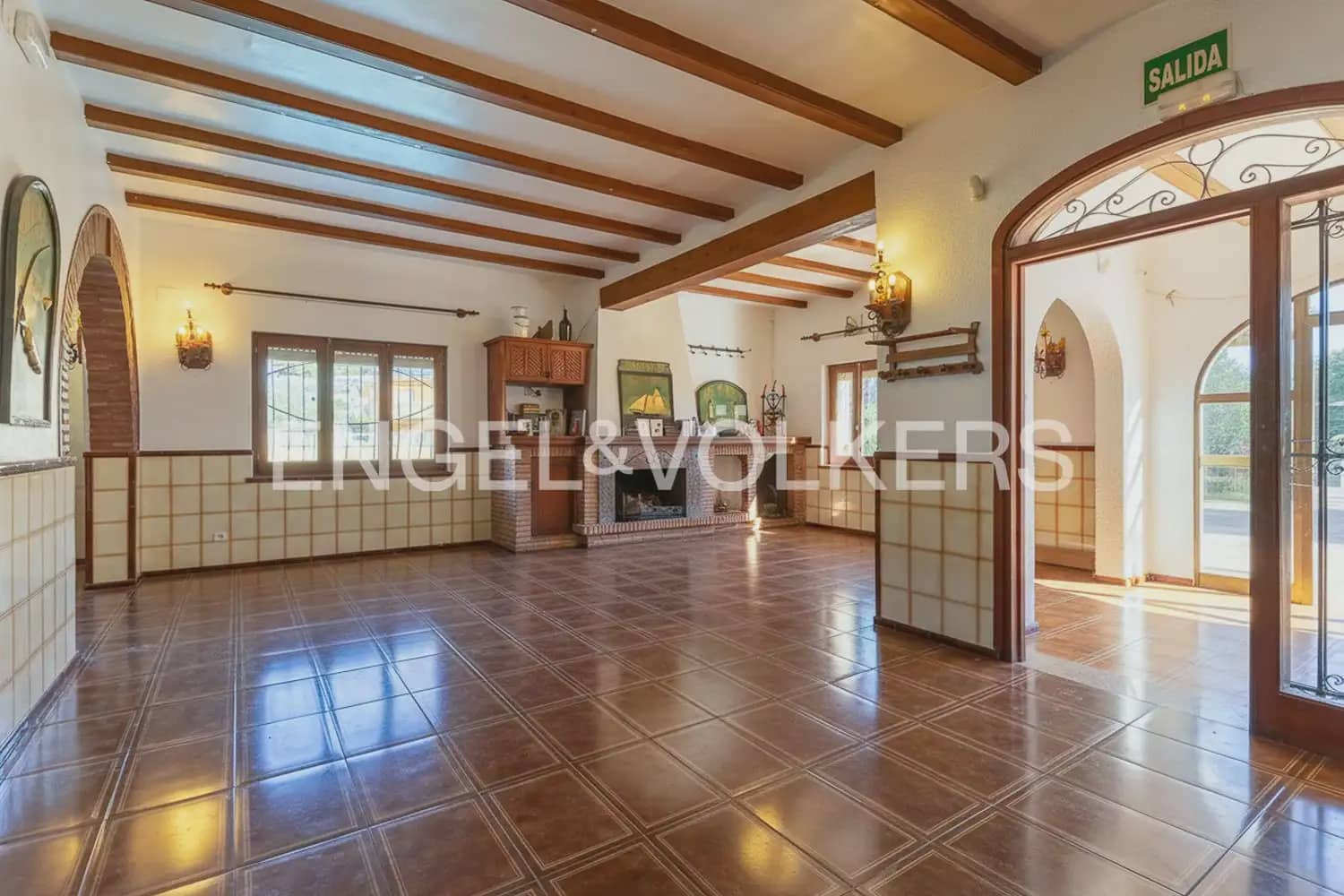 5 bedroom Villa for sale in La Font d'En Carros with pool garage - € 560,000 (Ref: 9898065)