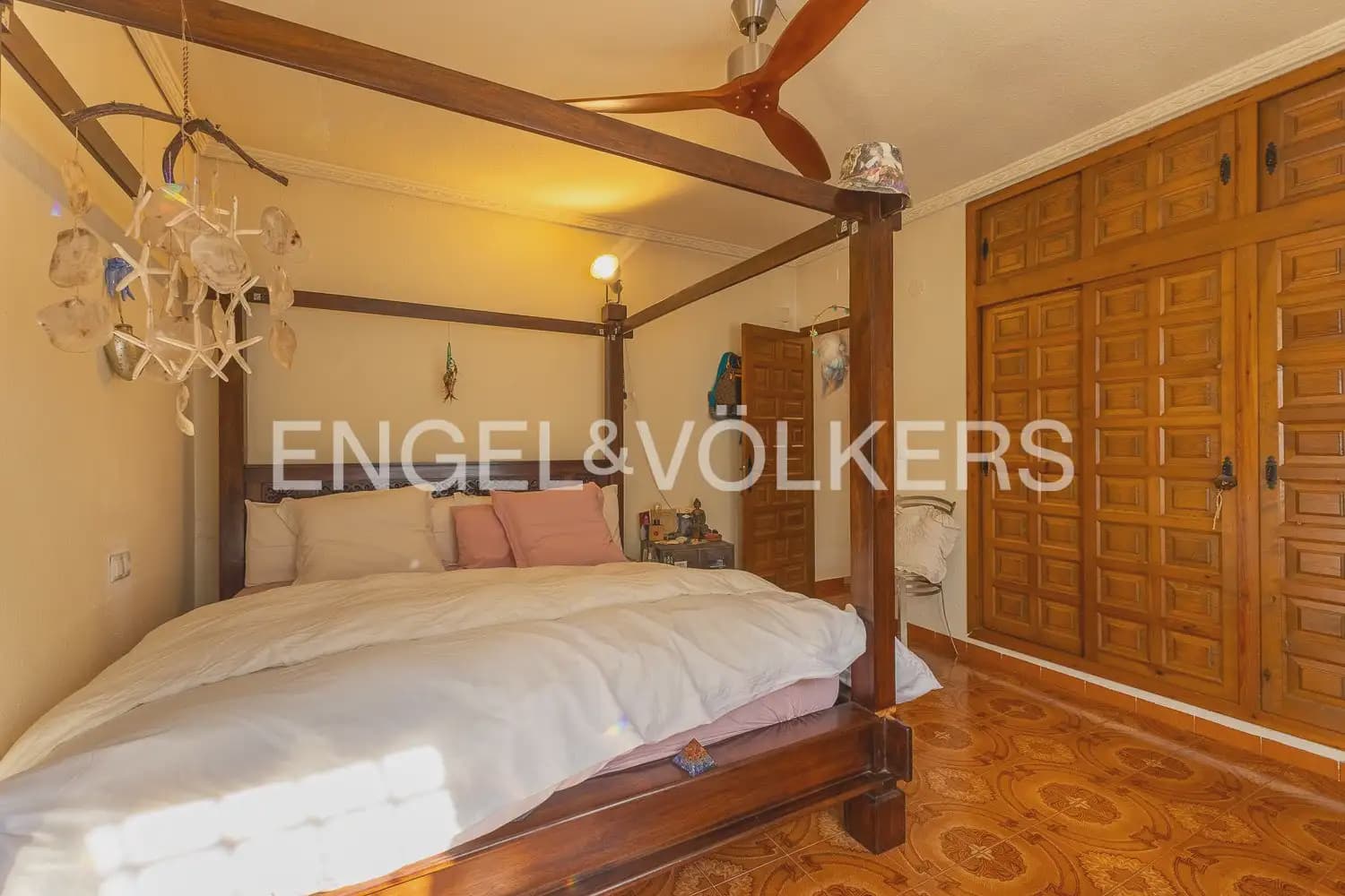 5 bedroom Villa for sale in La Font d'En Carros with pool garage - € 560,000 (Ref: 9898065)