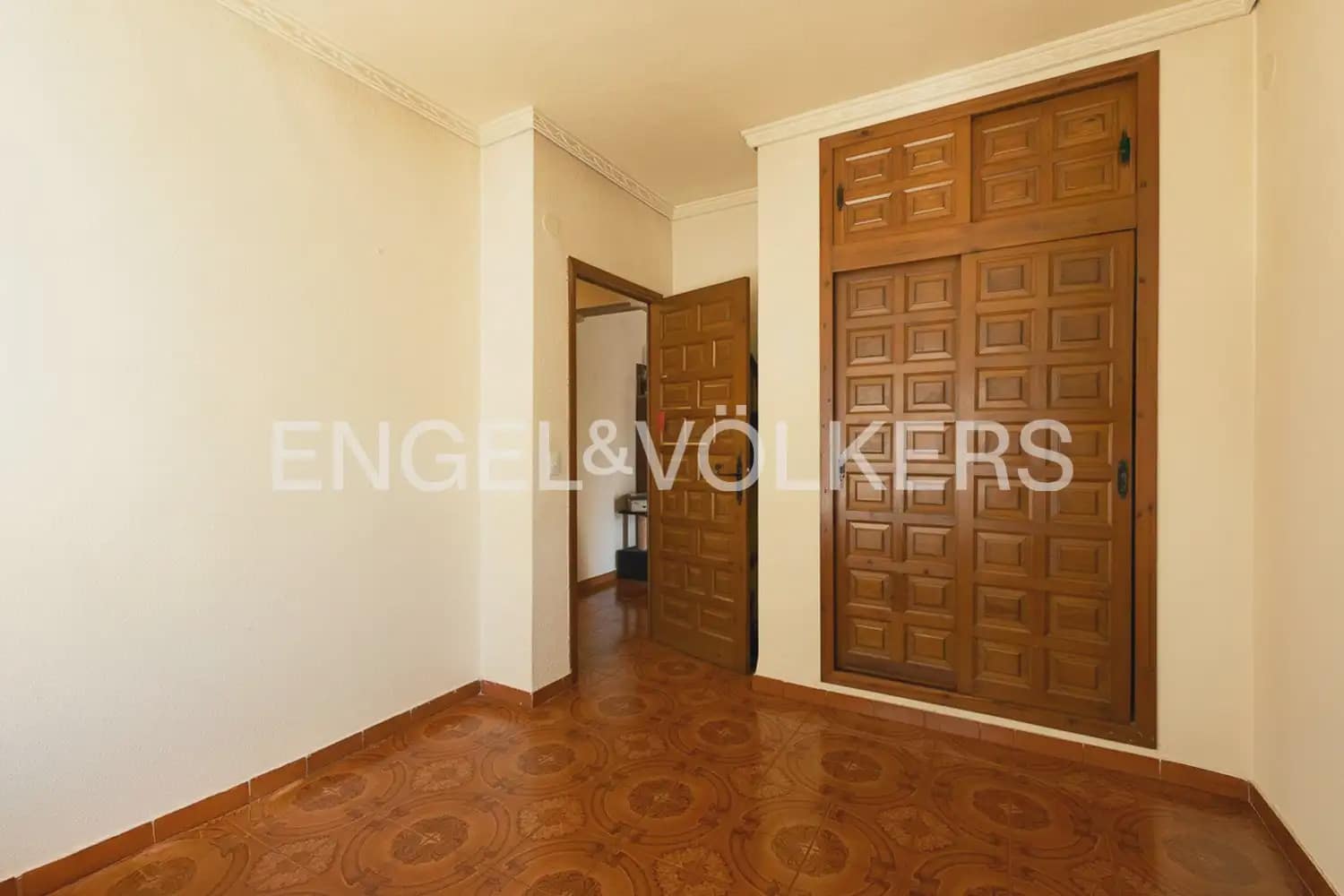 5 bedroom Villa for sale in La Font d'En Carros with pool garage - € 560,000 (Ref: 9898065)