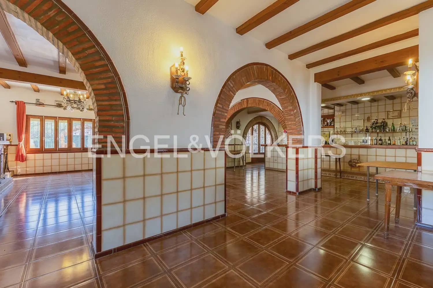 5 bedroom Villa for sale in La Font d'En Carros with pool garage - € 560,000 (Ref: 9898065)