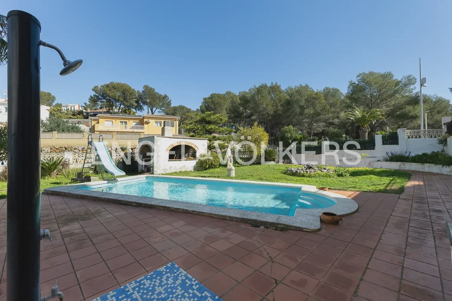 5 bedroom Villa for sale in La Font d'En Carros with pool garage - € 560,000 (Ref: 9898065)