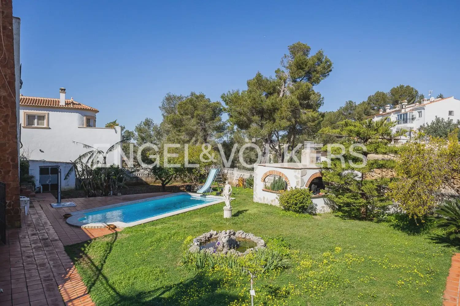 5 bedroom Villa for sale in La Font d'En Carros with pool garage - € 560,000 (Ref: 9898065)