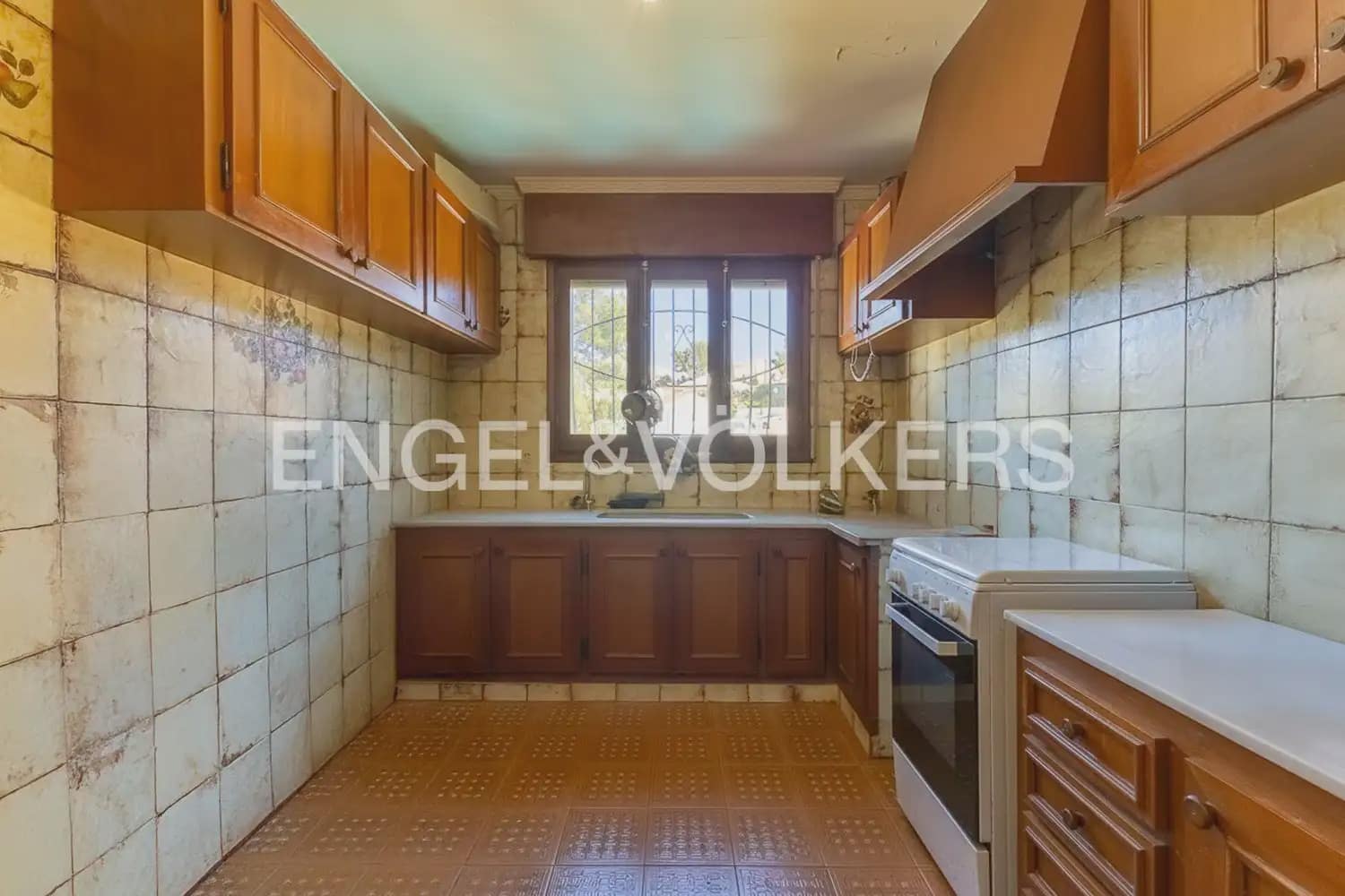 5 bedroom Villa for sale in La Font d'En Carros with pool garage - € 560,000 (Ref: 9898065)