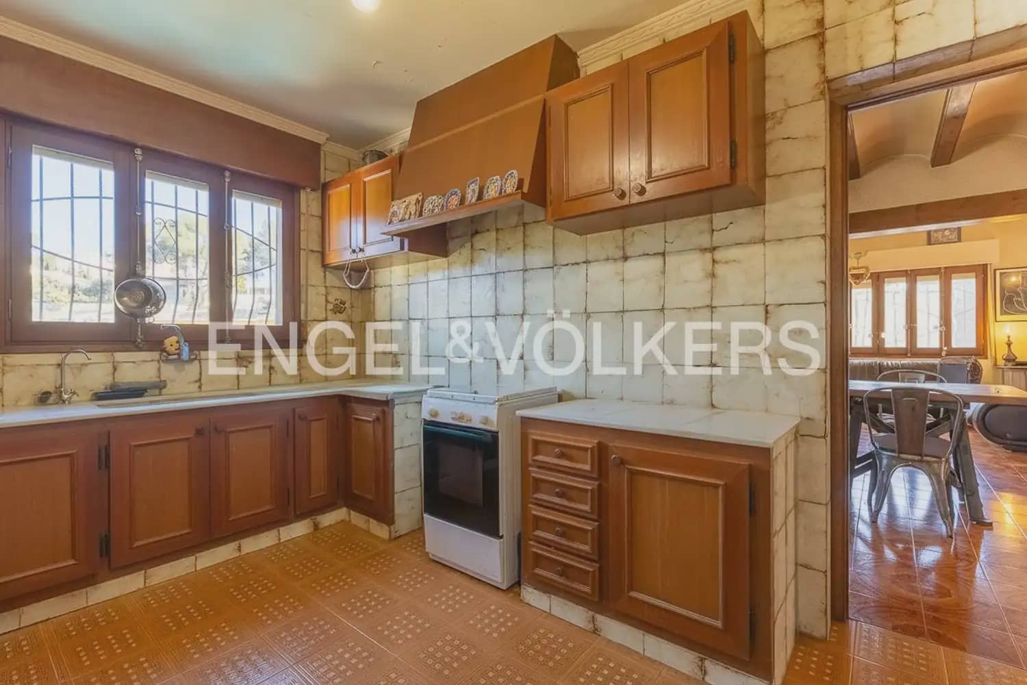 5 bedroom Villa for sale in La Font d'En Carros with pool garage - € 560,000 (Ref: 9898065)